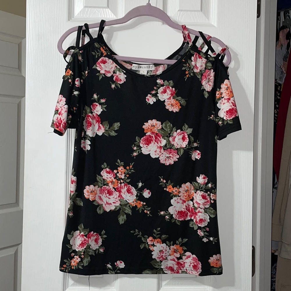 Rose shirt with detailed sleeves